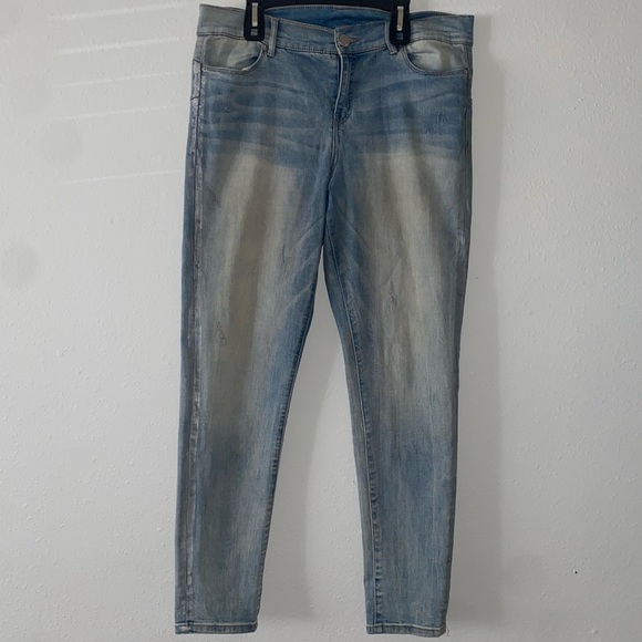 COPY - Juicy couture skinny jeans with silver on the side of the legs - Picture 1 of 11